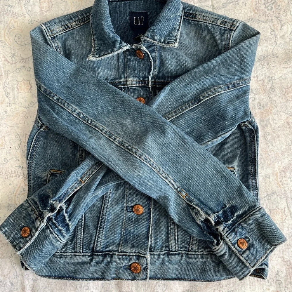 GAP Blue Denim‎ Jean Jacket Cropped Style